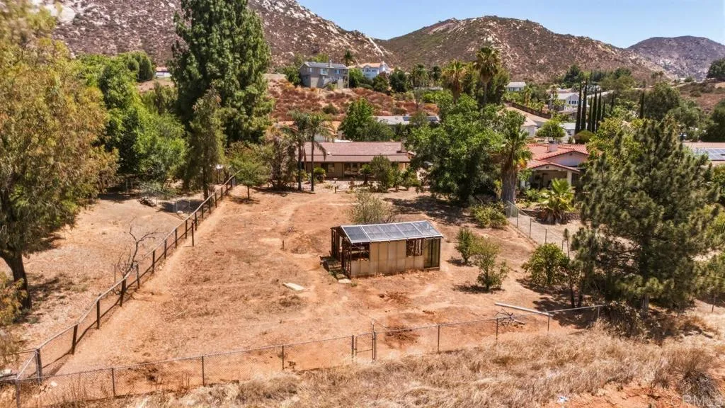 https://cdn.realtyfeed.com/cdn/127/306778811/cfae21cb79f2f5cdfc5a133b8de5cd6b.webp
