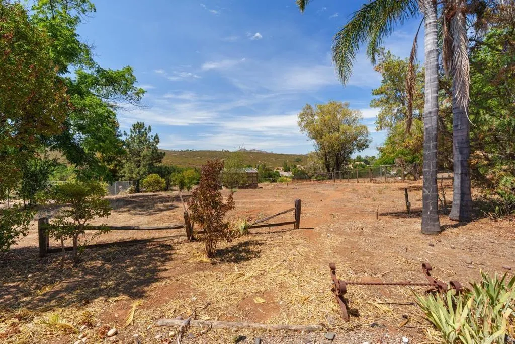 https://cdn.realtyfeed.com/cdn/127/306778811/dc50474beb4923d926f5ca32fdbf8896.webp