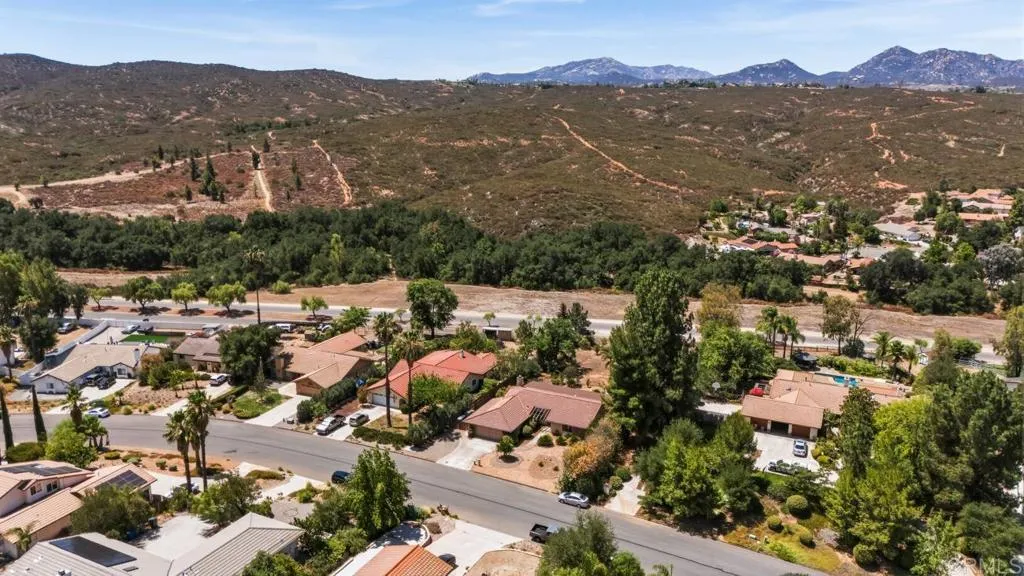 https://cdn.realtyfeed.com/cdn/127/306778811/f74eefc85b3e1733448e6b60ae80f4eb.webp