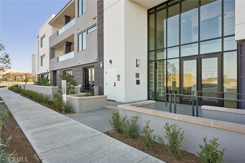 16123 Dawn Way Unit 303, Tustin, CA 92872 - Photo 2 of 35, Tustin, CA