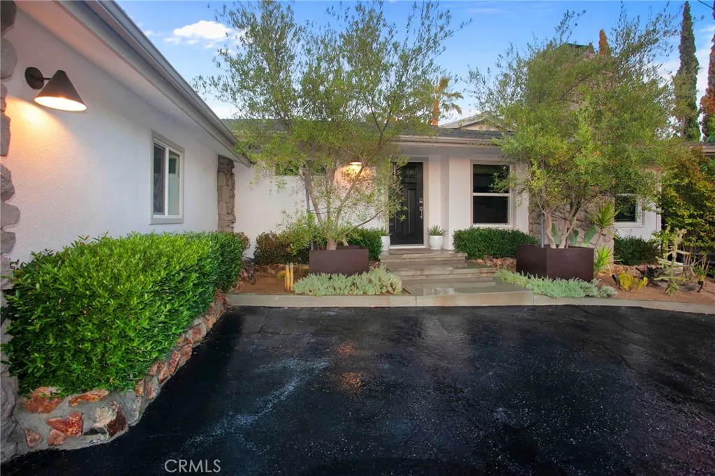 Woodland Hills, CA 91364
