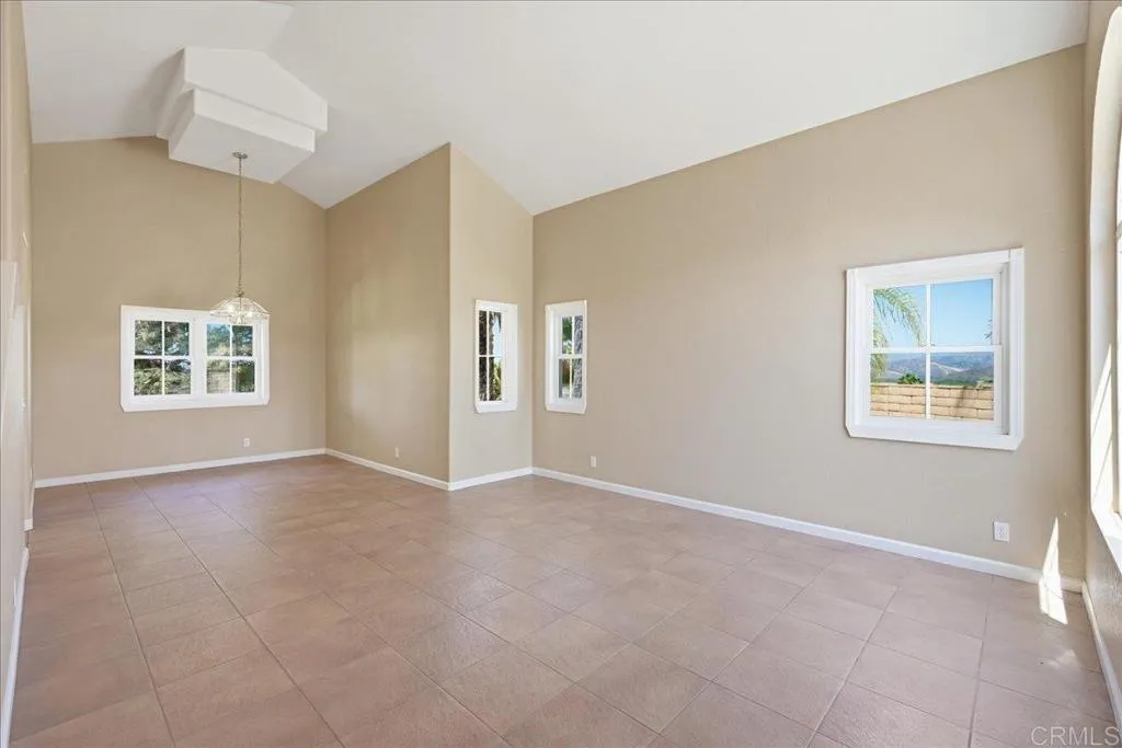 842 Porter Way, Fallbrook, CA 92028 - Photo 4 of 32, Fallbrook, CA