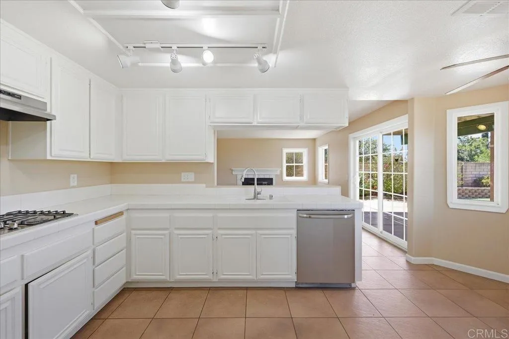 https://cdn.realtyfeed.com/cdn/127/306778927/19e710a7c5adb474bbb45995523e5626.webp