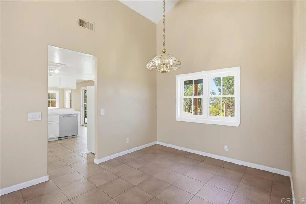 https://cdn.realtyfeed.com/cdn/127/306778927/ba60b861af9dbf2136063c530262a6dd.webp