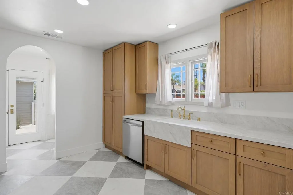 https://cdn.realtyfeed.com/cdn/127/306779045/4b6d6b1f1c13b065ca0f2ee03d546ae3.webp