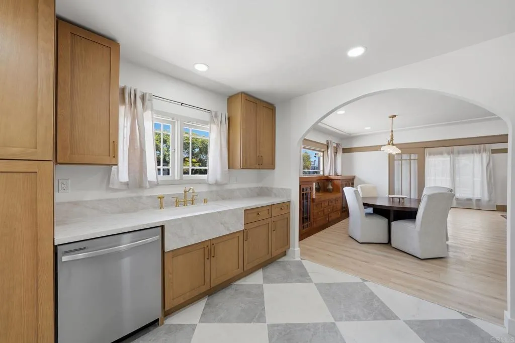 https://cdn.realtyfeed.com/cdn/127/306779045/64f4583d1dcb1314d15adbd98c0879db.webp