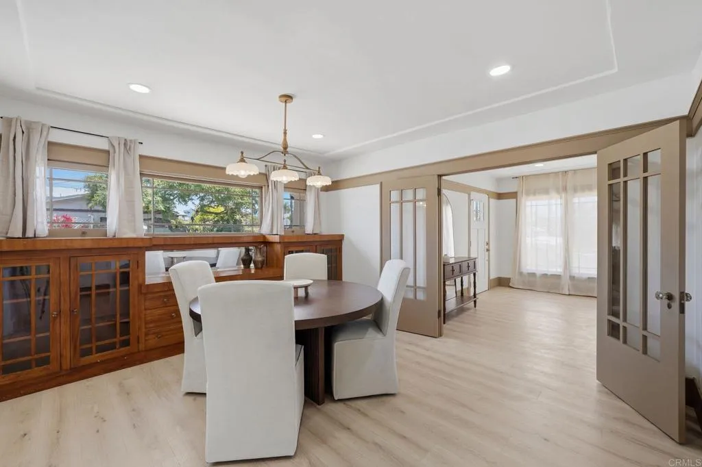 https://cdn.realtyfeed.com/cdn/127/306779045/8ac3aaa36914baa65dba8645eaefd94a.webp