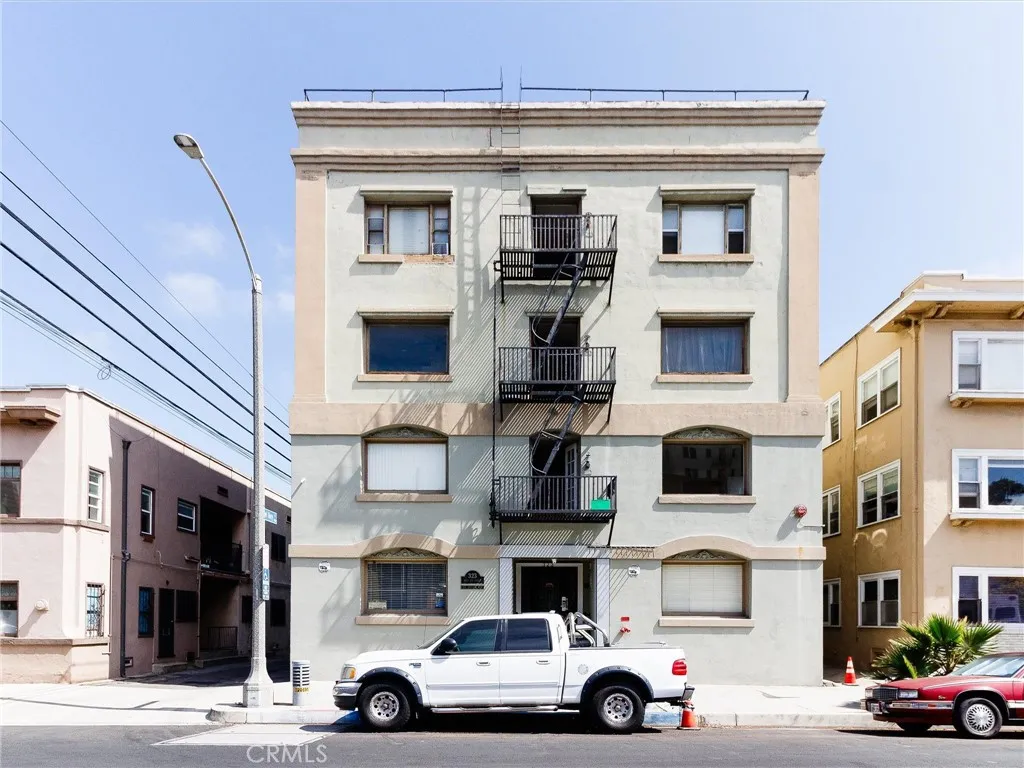 323 W 4th. Unit 101 Unit 101