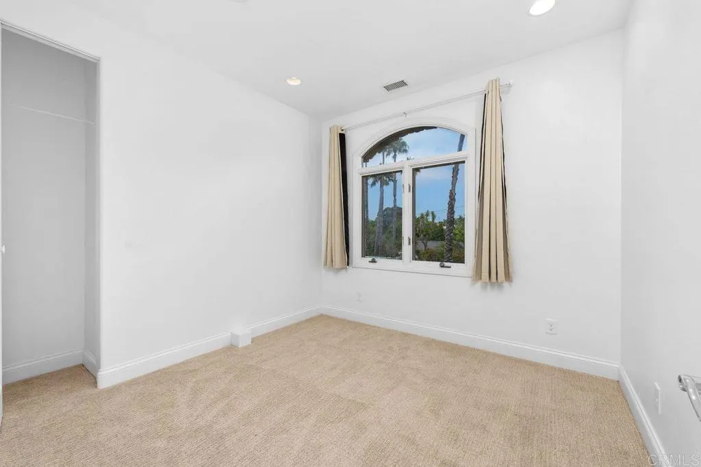 https://cdn.realtyfeed.com/cdn/127/306779054/fc68c5a38719b6af79834a3d380ee9a6.webp