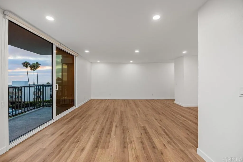 424 Stratford Court Unit A21, Del Mar, CA 92014 - Photo 3 of 26, Del Mar, CA