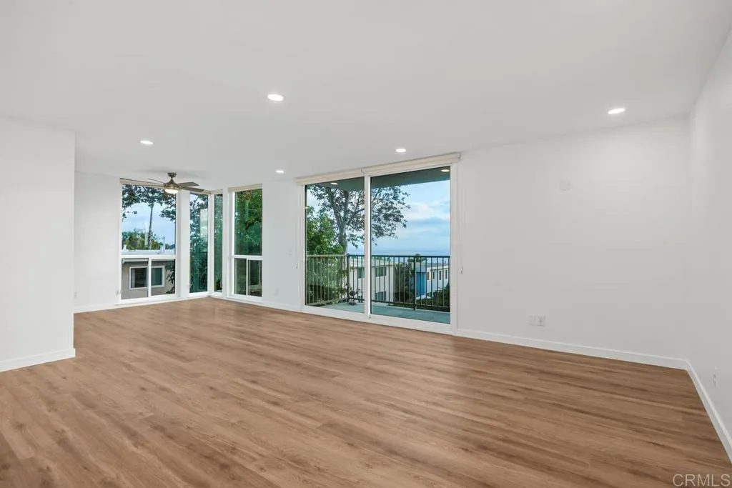 424 Stratford Court Unit A21, Del Mar, CA 92014 - Photo 4 of 26, Del Mar, CA