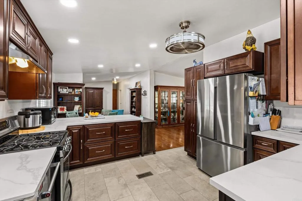 https://cdn.realtyfeed.com/cdn/127/306779106/9a0ff31491b048bd96f2c632ca3f308c.webp