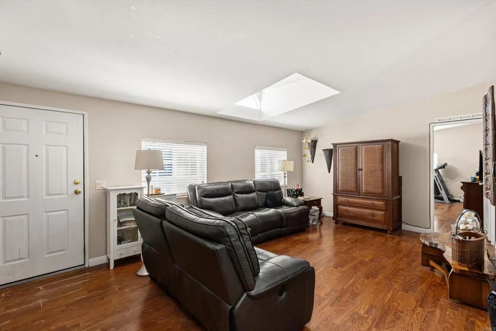 https://cdn.realtyfeed.com/cdn/127/306779106/ea08ccbf9f29ed0f62509f0e2b521e89.webp