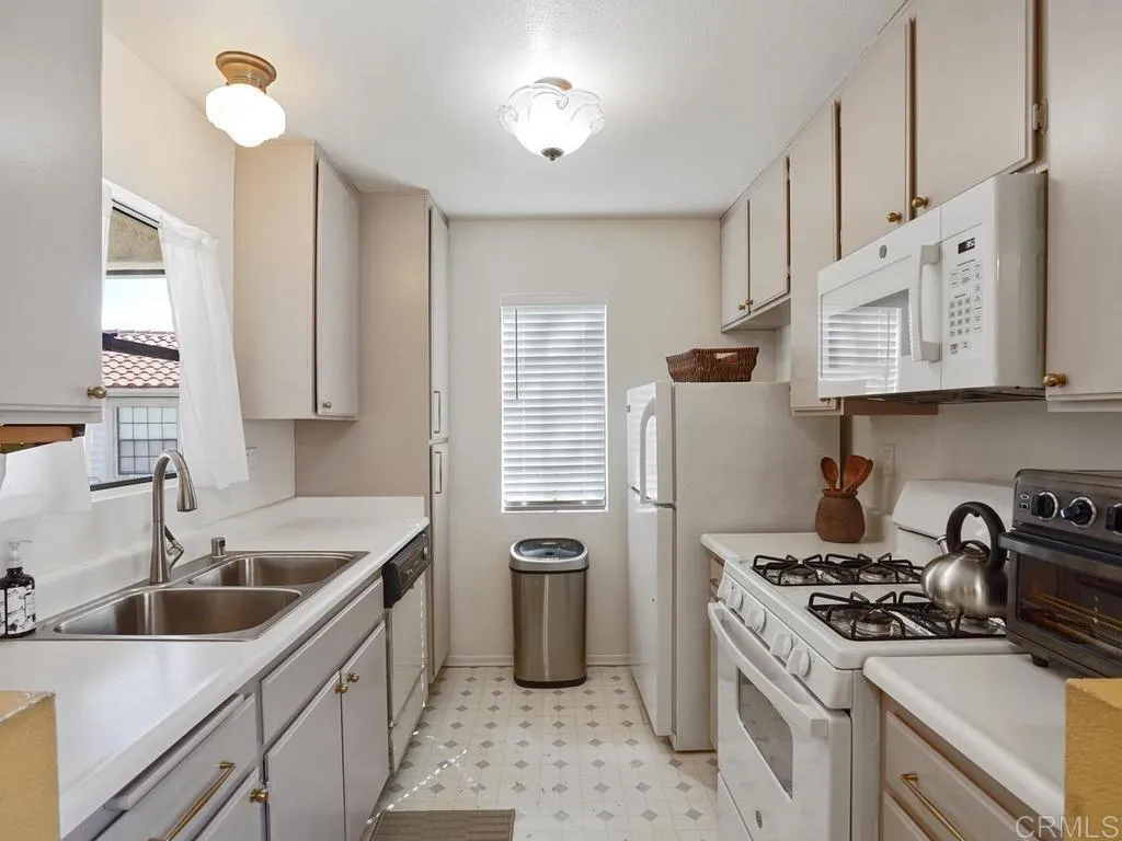https://cdn.realtyfeed.com/cdn/127/306779112/d31708405471b81fd88f4fea23b8cc15.webp