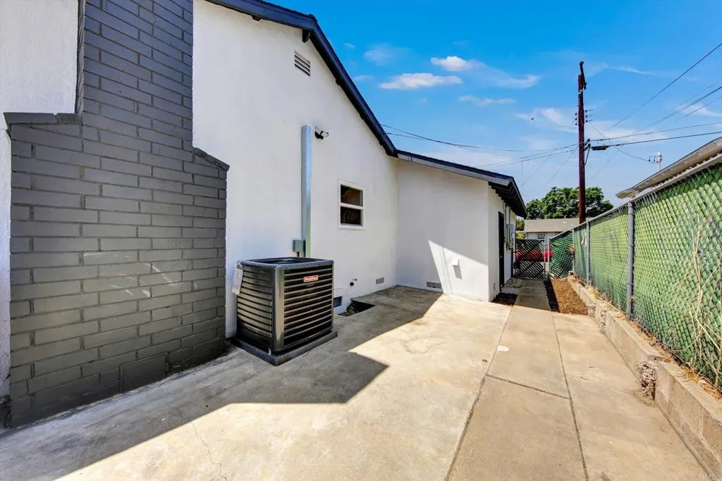 https://cdn.realtyfeed.com/cdn/127/306779142/049280c4928624500ab9f8e401759eb2.webp