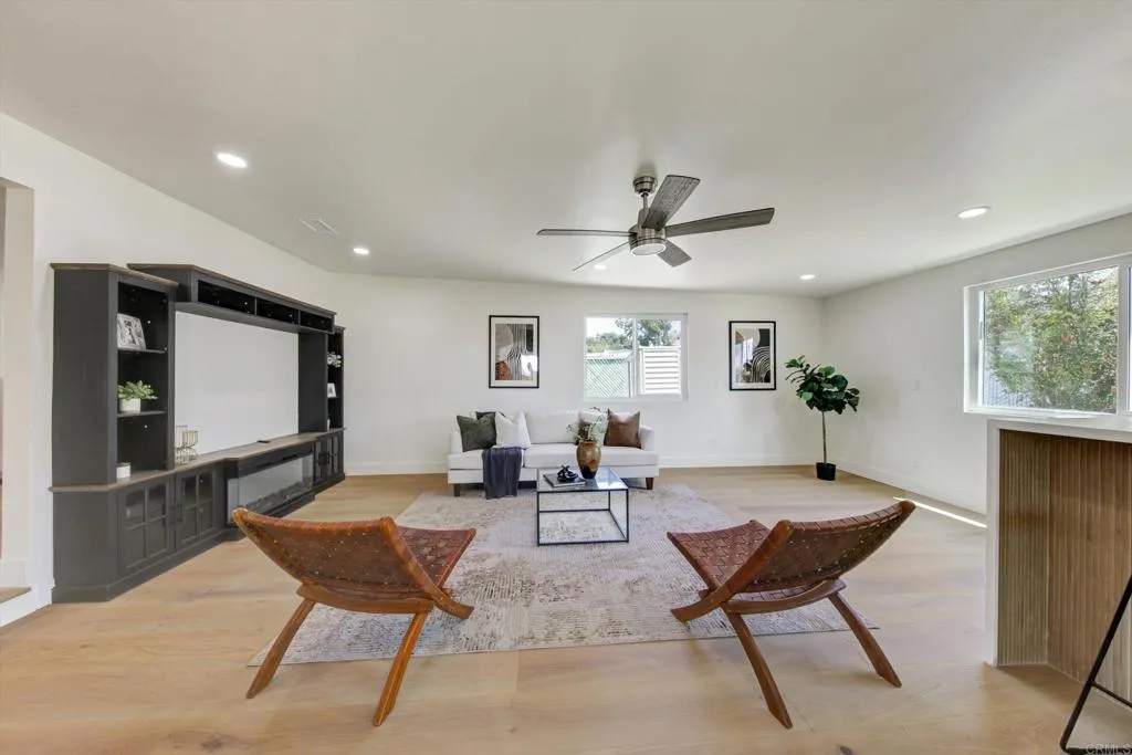 https://cdn.realtyfeed.com/cdn/127/306779142/06dd670abdb3f282b3627576478d3c8d.webp
