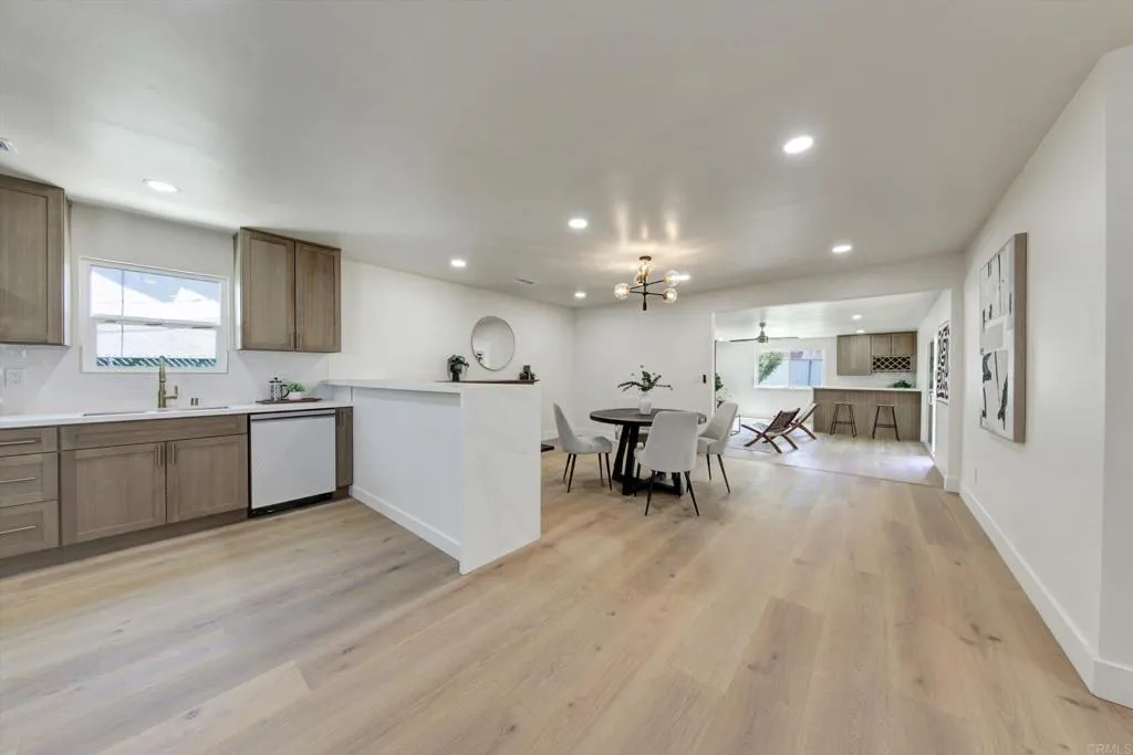 https://cdn.realtyfeed.com/cdn/127/306779142/519d6658a4bd5658b574c31cf4d7f467.webp