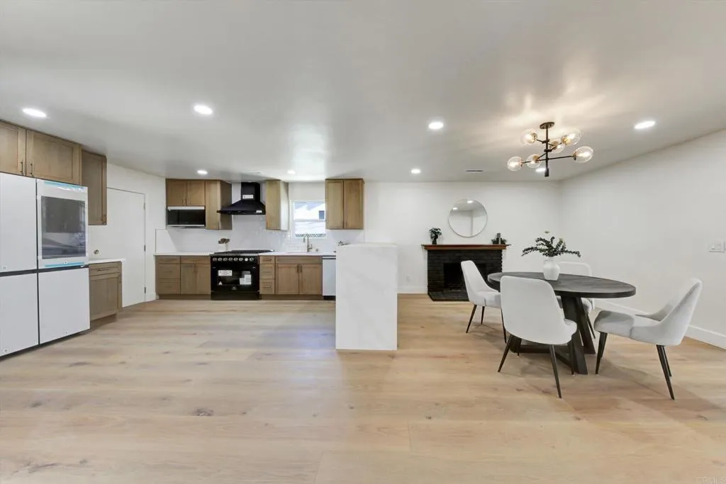 https://cdn.realtyfeed.com/cdn/127/306779142/e0bb27c977667feaa12e2ee066377059.webp