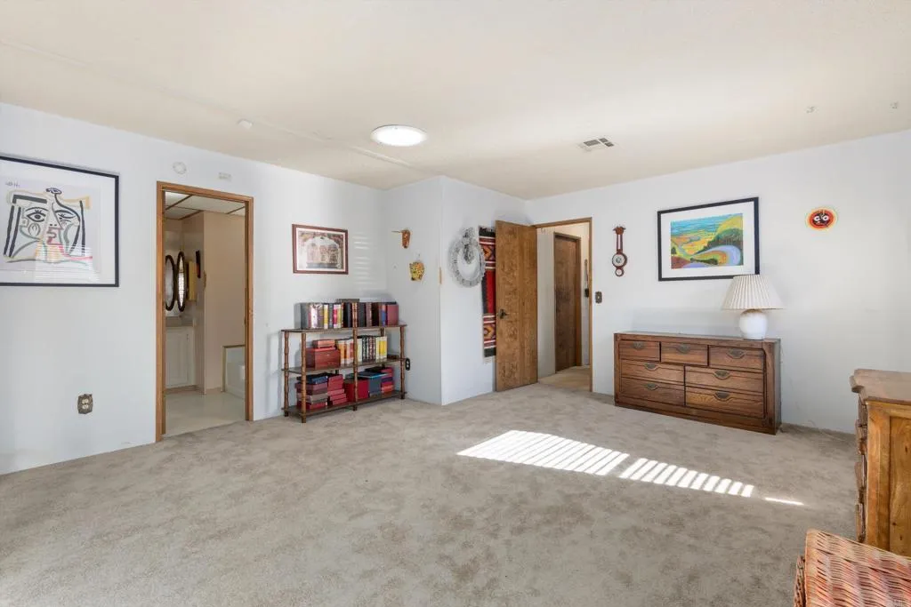 https://cdn.realtyfeed.com/cdn/127/306779293/38edb8922e124a75fb79803656ea484b.webp