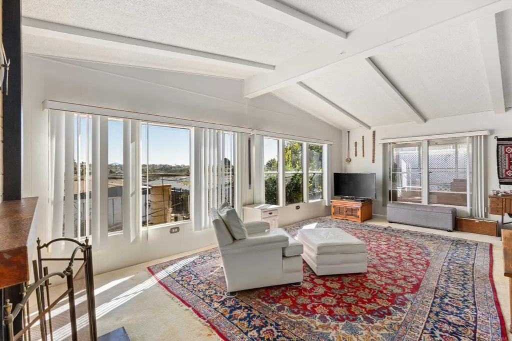 https://cdn.realtyfeed.com/cdn/127/306779293/ca9038648ecdf089eef3a868e0da332d.webp