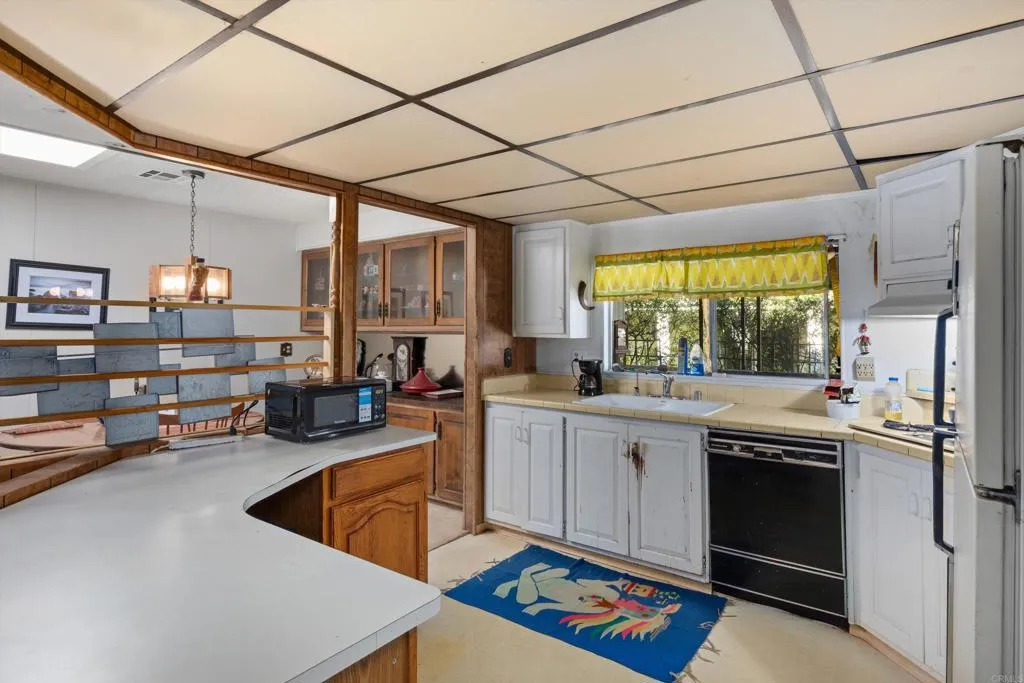 https://cdn.realtyfeed.com/cdn/127/306779293/e3b158958d3575aeef02badbffd23b0f.webp