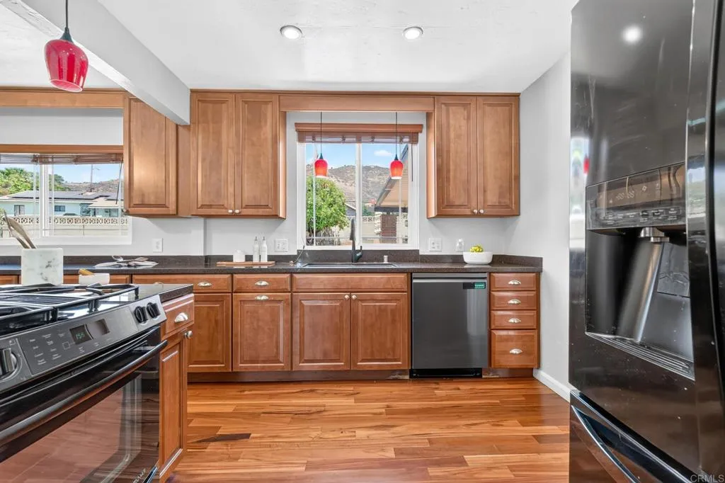 https://cdn.realtyfeed.com/cdn/127/306779414/4541a17586e4492b3ecd1880d4ffea98.webp