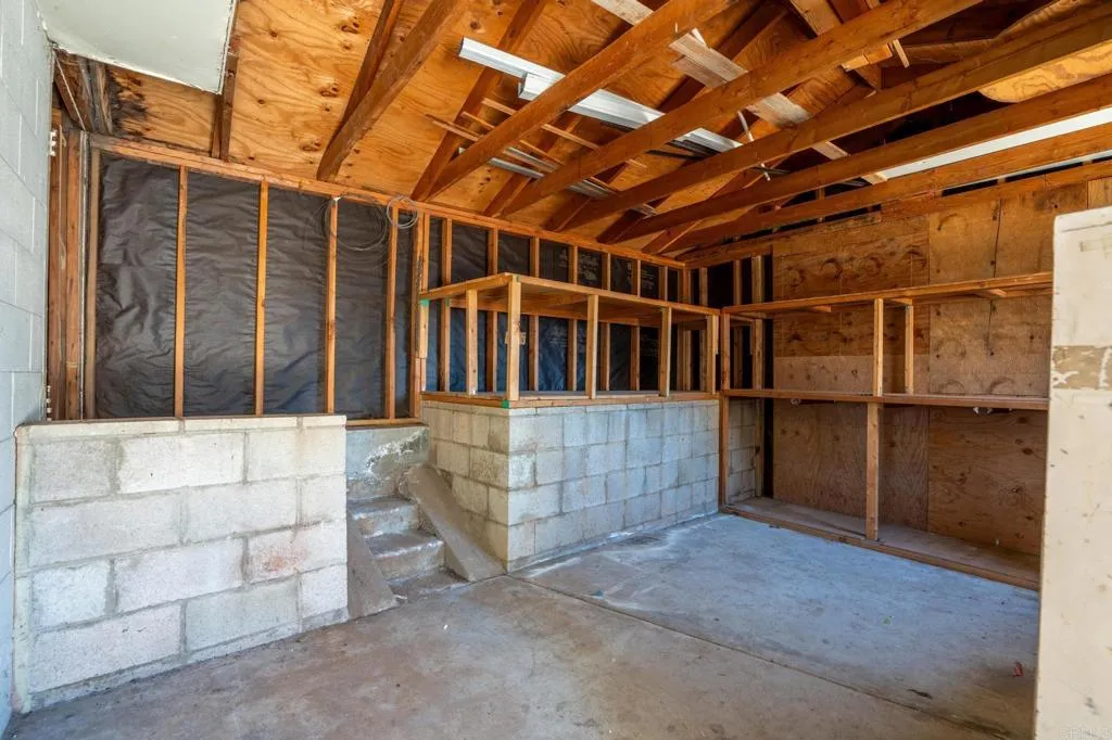 https://cdn.realtyfeed.com/cdn/127/306779414/8d7b99ff4192cc13c6703313abc68f46.webp