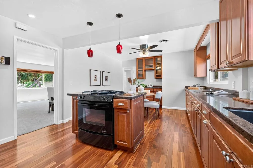 https://cdn.realtyfeed.com/cdn/127/306779414/8f16d43ba67157a7e3ae7efc41d4fa1f.webp