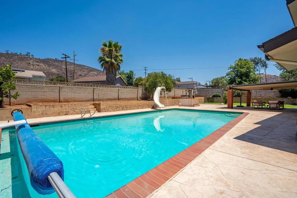 https://cdn.realtyfeed.com/cdn/127/306779414/93329bda7d5e8c9f6b1a7ab3353232e8.webp
