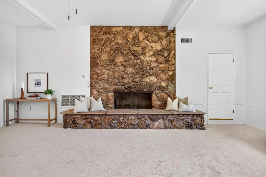 https://cdn.realtyfeed.com/cdn/127/306779414/a1dae7e496fb32f74df3e16c049e28f5.webp