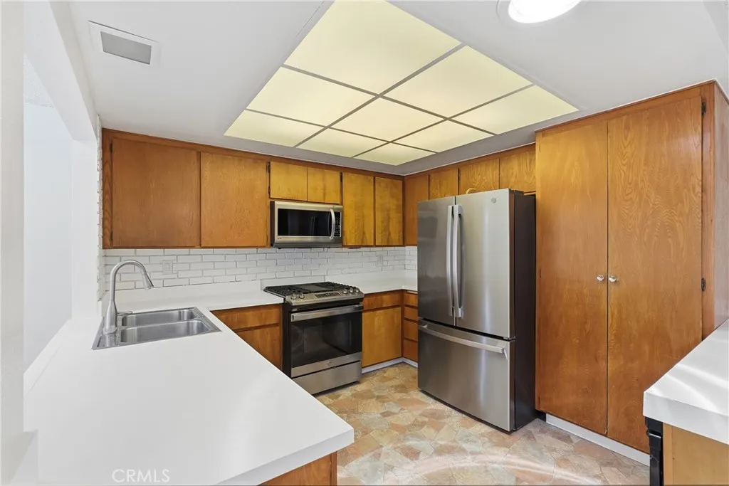 https://cdn.realtyfeed.com/cdn/127/306779416/040f35e534c81390d32923f91e1699dd.webp