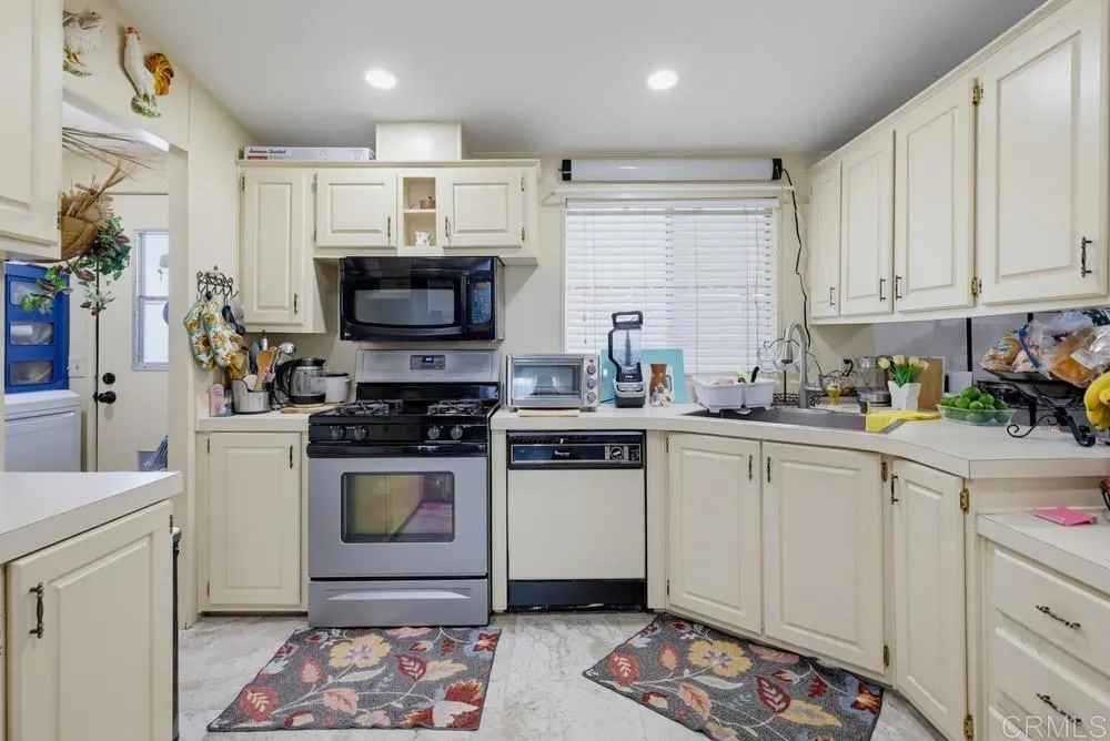 https://cdn.realtyfeed.com/cdn/127/306779456/0b9f74c3025eb4c19eb858742c6366e1.webp