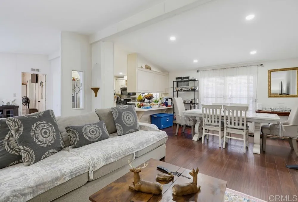 https://cdn.realtyfeed.com/cdn/127/306779456/27090d6b2761739b5cdd3b55b24eb735.webp