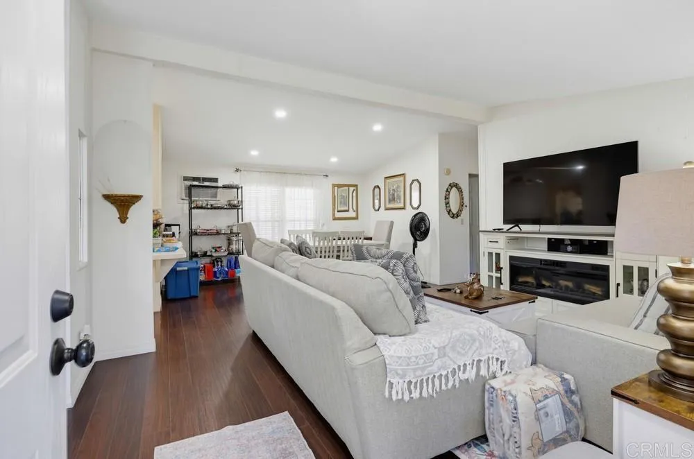 https://cdn.realtyfeed.com/cdn/127/306779456/48d25a47a0109019068d722c211092d7.webp