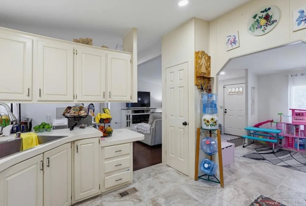 https://cdn.realtyfeed.com/cdn/127/306779456/52b6901a13c095b5b068af2e517f6b8f.webp