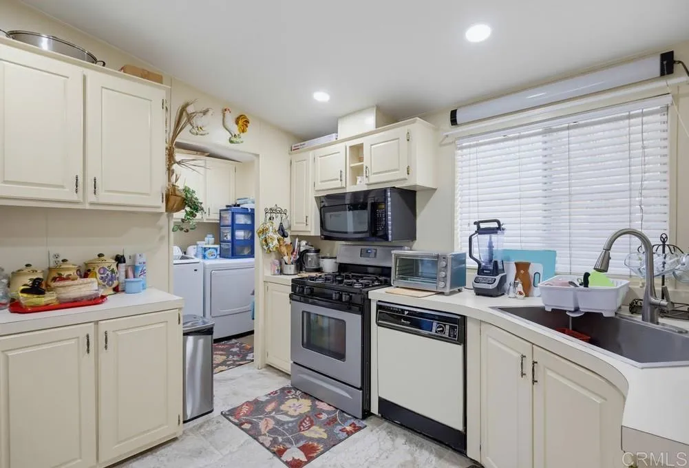 https://cdn.realtyfeed.com/cdn/127/306779456/c3ca444918bb5c2155de62015b62bbb9.webp