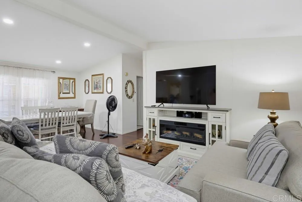 https://cdn.realtyfeed.com/cdn/127/306779456/eb44a862564ee42a651cab21364ec82a.webp