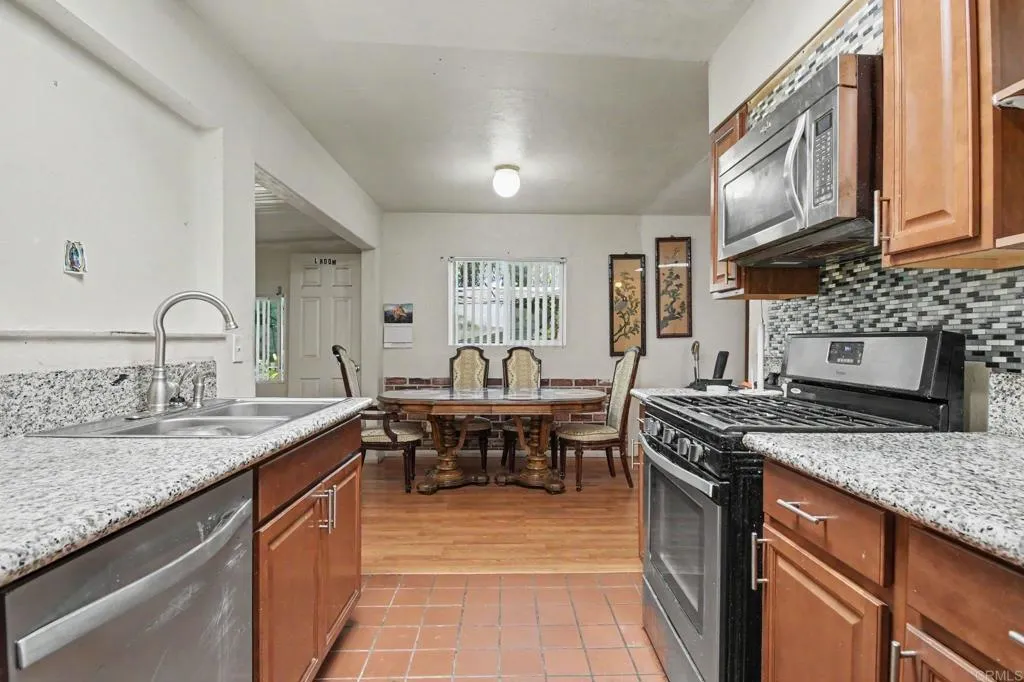 https://cdn.realtyfeed.com/cdn/127/306779475/0afd93a118421df19af8cea9375a6edf.webp
