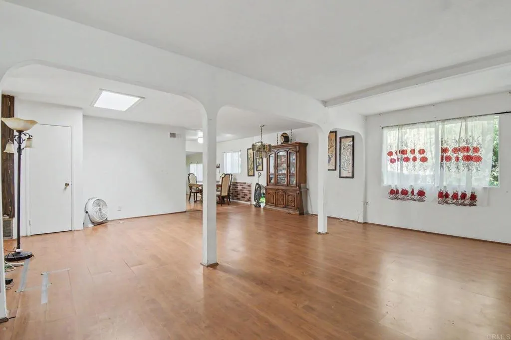 https://cdn.realtyfeed.com/cdn/127/306779475/370960b30a3da8f0c0bf64b9ce75cae8.webp