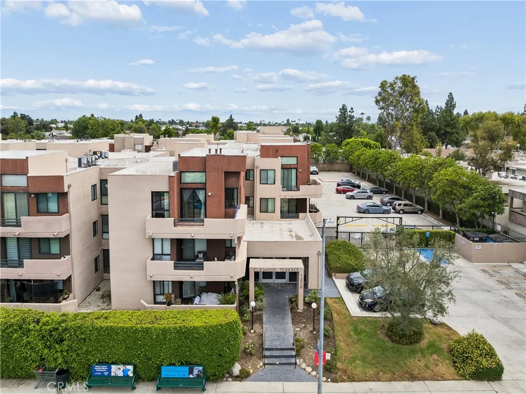 7826 Topanga Canyon 220