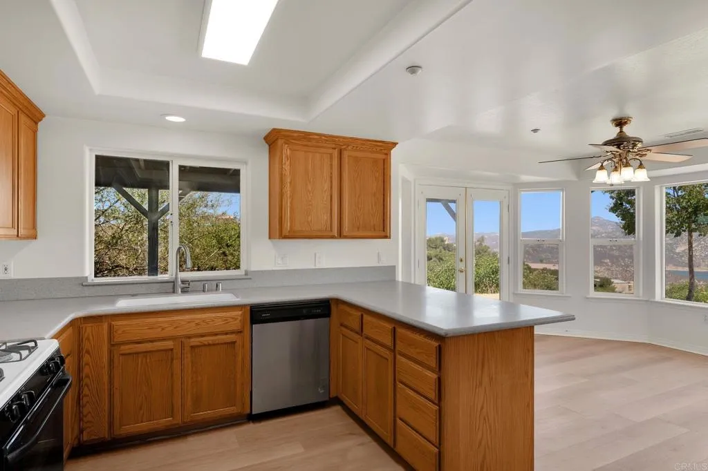 https://cdn.realtyfeed.com/cdn/127/306779491/1cf86d6cb05baab7ac200169c78d387a.webp