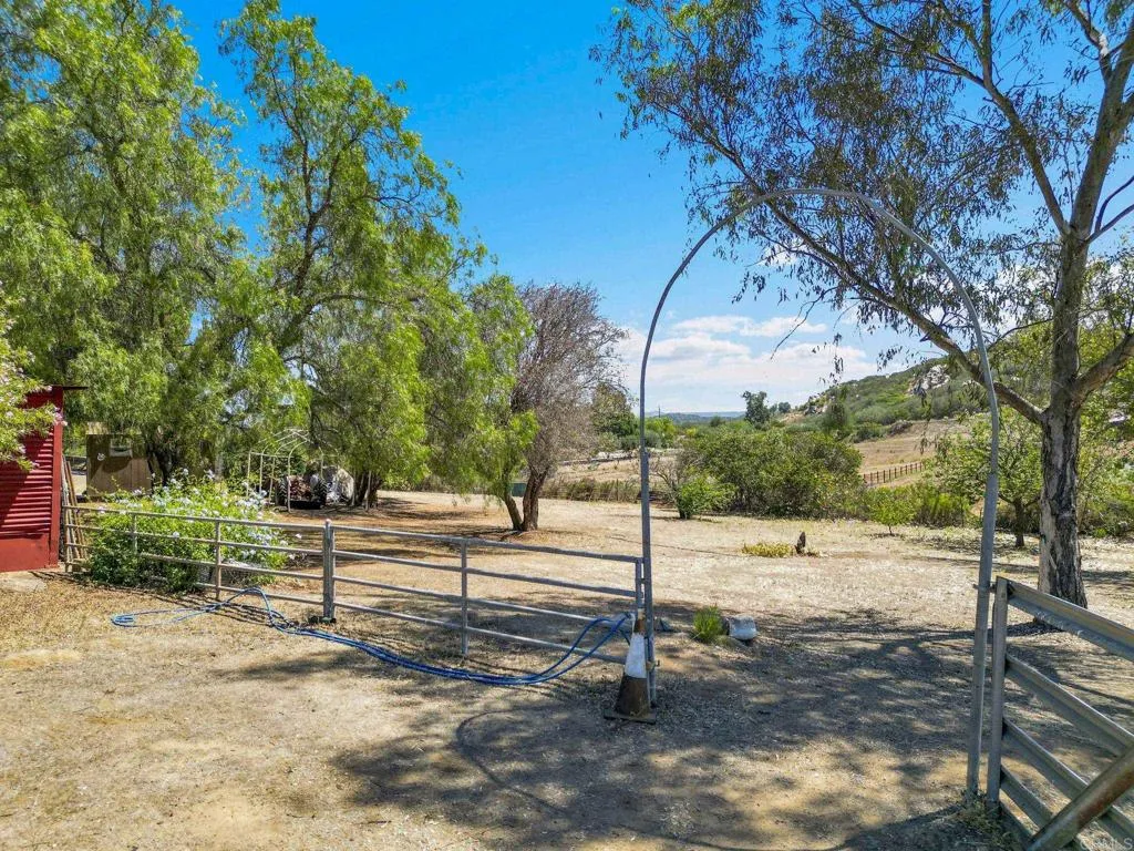 https://cdn.realtyfeed.com/cdn/127/306779491/6f61367f0d2a3c0f7041a366adbac774.webp