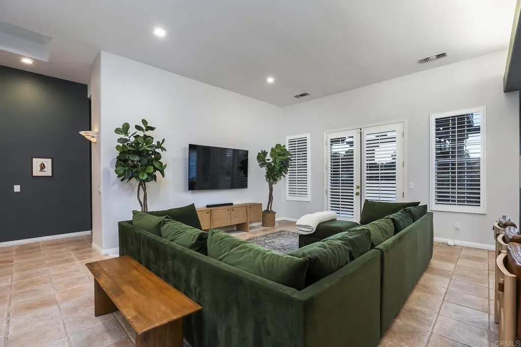 https://cdn.realtyfeed.com/cdn/127/306779524/a5d492b22e977170459343d21ac44d43.webp