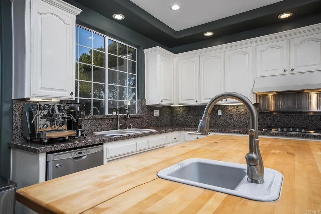https://cdn.realtyfeed.com/cdn/127/306779524/eb8637ee539d27bd52bb602d4c64f554.webp