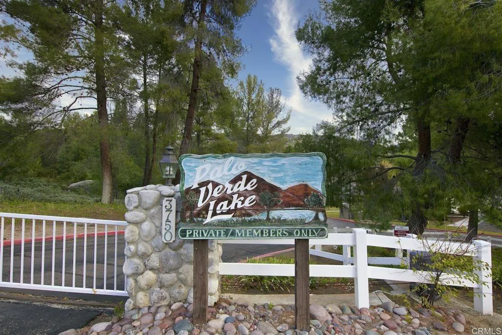 https://cdn.realtyfeed.com/cdn/127/306779524/fe7701c24f7f64c2ae022f82e9ba2351.webp