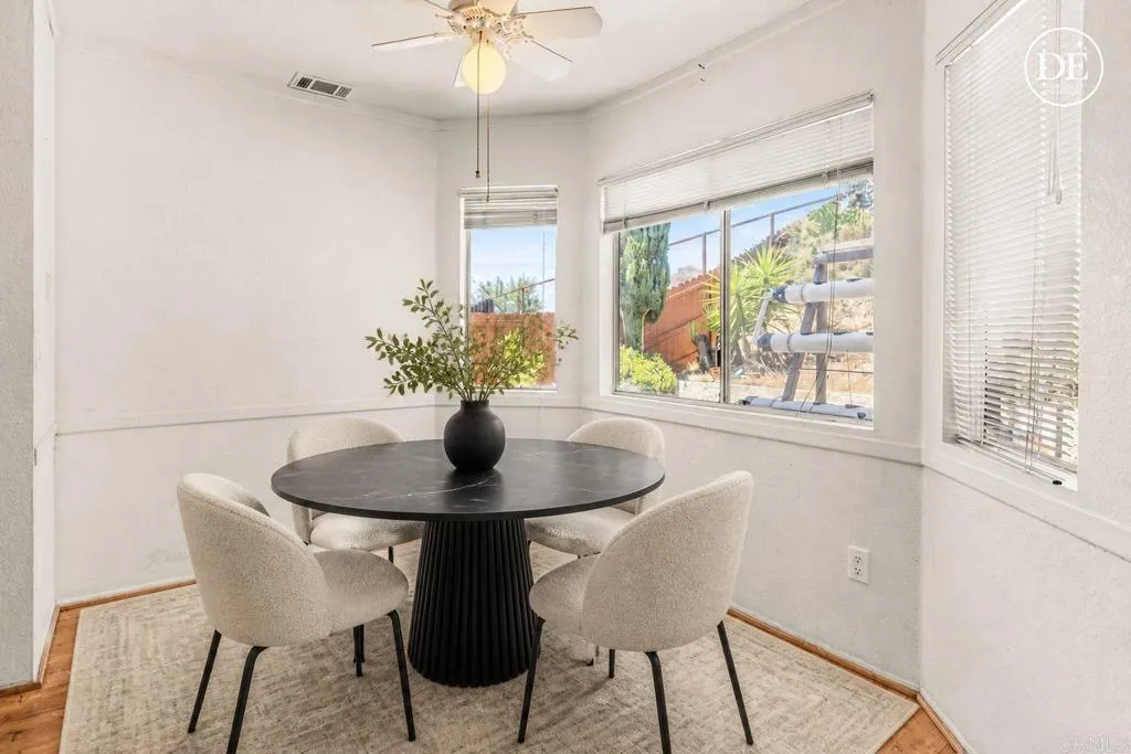https://cdn.realtyfeed.com/cdn/127/306779576/6ce3b4f7aa63995ac5e712a65b23dbb3.webp