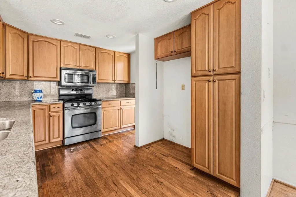 https://cdn.realtyfeed.com/cdn/127/306779576/b31a6c36c8cf27494d3873788e2afc48.webp