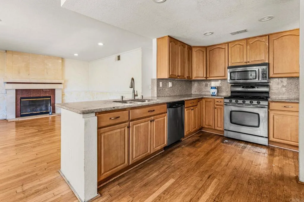 https://cdn.realtyfeed.com/cdn/127/306779576/c03fa2fc7c2a44fcffc71916a941274b.webp