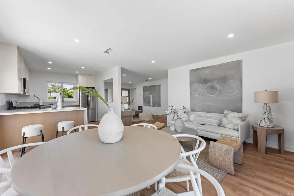 https://cdn.realtyfeed.com/cdn/127/306779628/215657b9b5a7b3cc8f391417c5e1edbc.webp