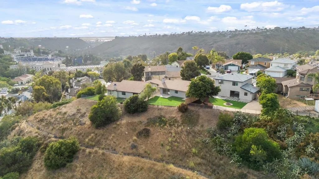 https://cdn.realtyfeed.com/cdn/127/306779628/c617c9a0bec78b4e5bf1cbecce7907bf.webp